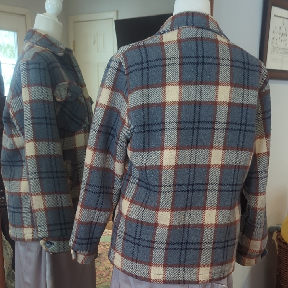 70s Vintage Cozy Plaid Teddy Jacket in Blue and Tan - Picture 9 of 12